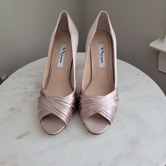 Nwot Nina Champagne Colored Satin Heels 